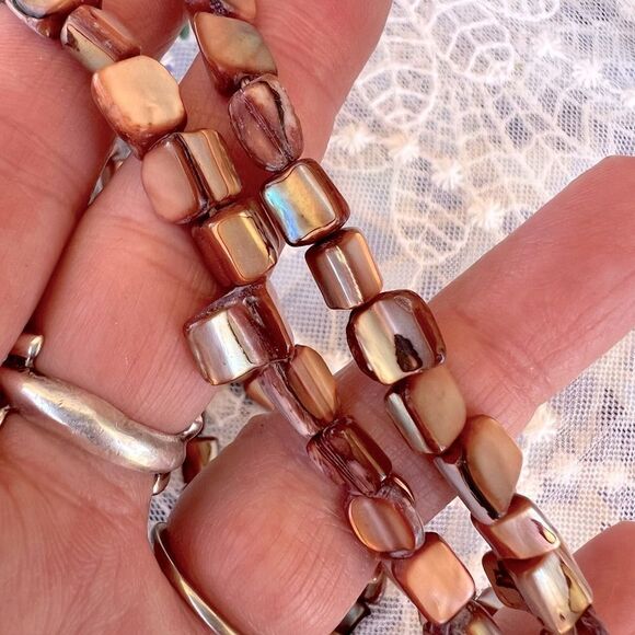 Vintage Amber Peach Mother of Pearl Shell Infinity Necklace - Picture 4 of 7